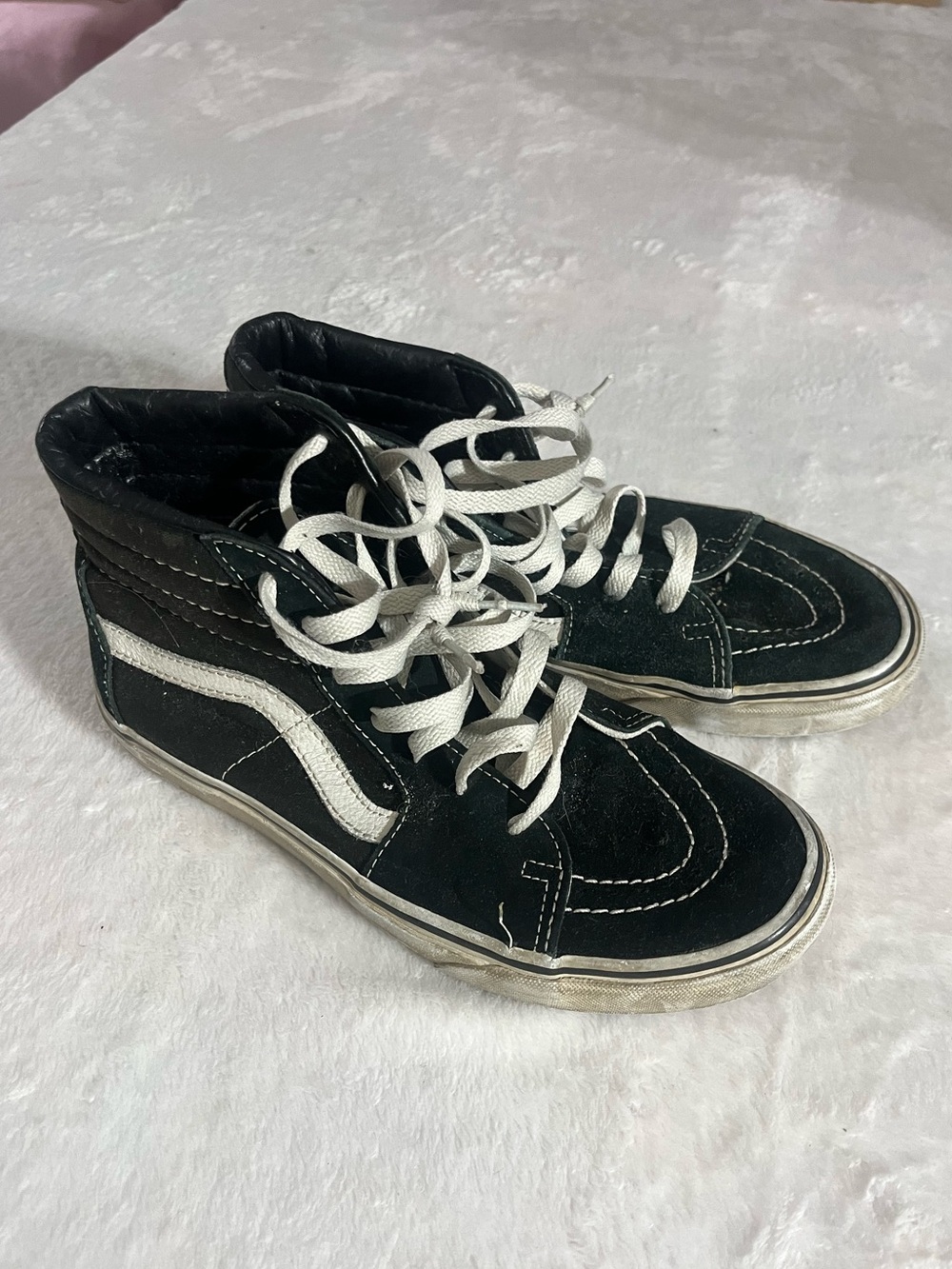 Vans Men’s 6 Black and White High-Top Lace Up Skate Shoes Sneakers Classic Style